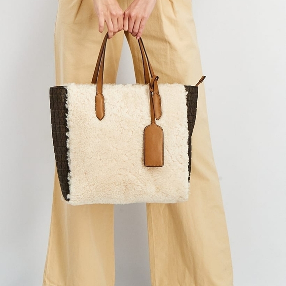 MICHAEL Kors Sinclair Large East-West Monogram Faux-Fur Tote Bag shearling new - Picture 2 of 4